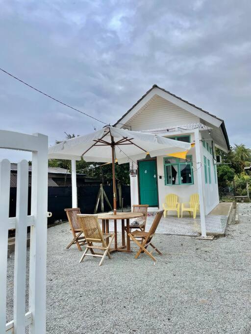 Sea Kecil Tiny House Near Jetty Of Kuala Besut Villa Kampong Nail Eksteriør billede