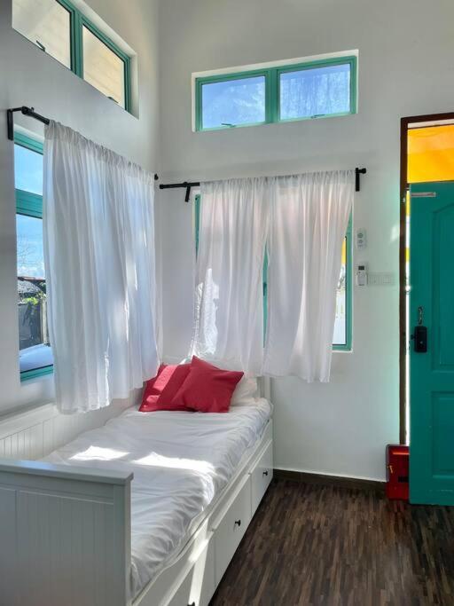 Sea Kecil Tiny House Near Jetty Of Kuala Besut Villa Kampong Nail Eksteriør billede